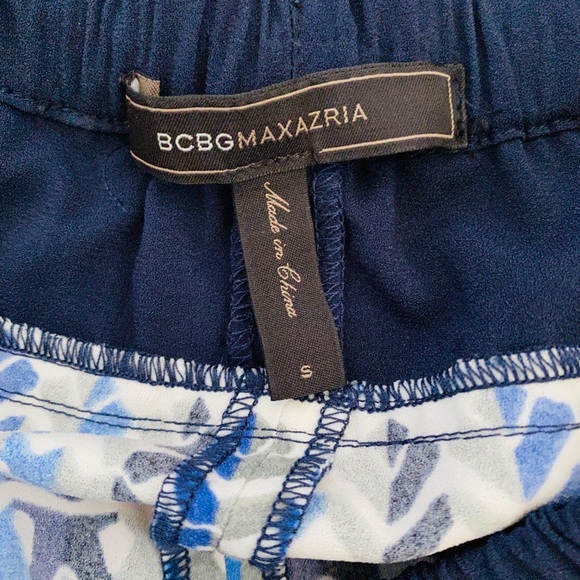❤️ BCBG Max Azria Blue Printed Shorts with Pockets NWOT - Picture 3 of 5